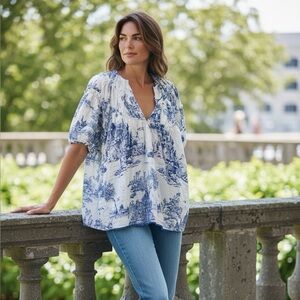 UMGEE babydoll top in blue and white Sz Medium